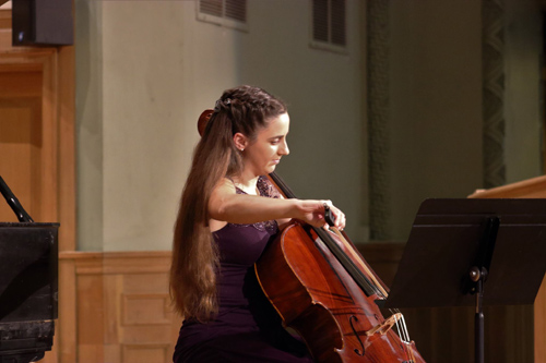 Emma Hoeft on cello